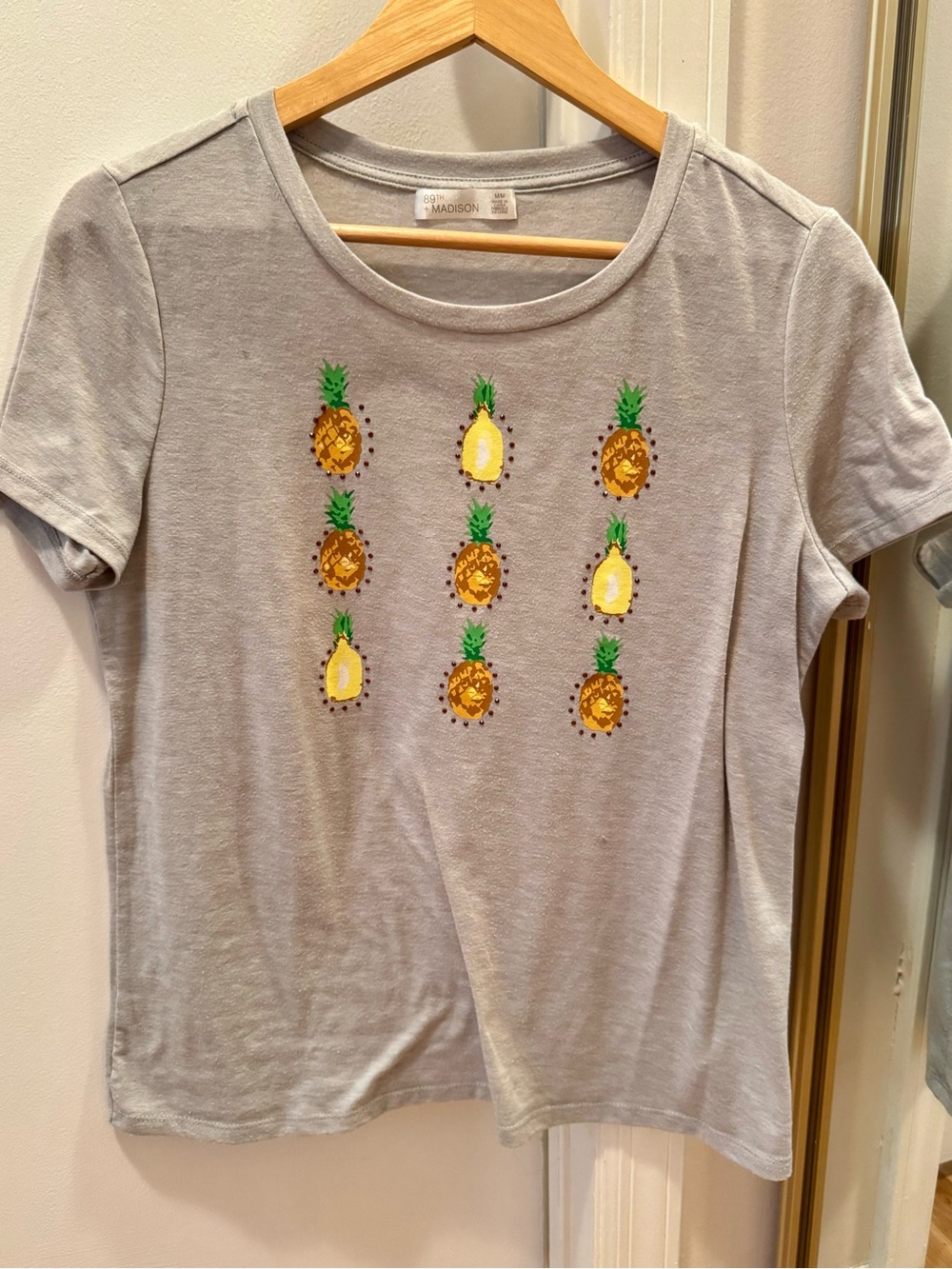 89th & Madison Gray Short Sleeve Casual Tee w Gem Jewel Pineapple Print Size M